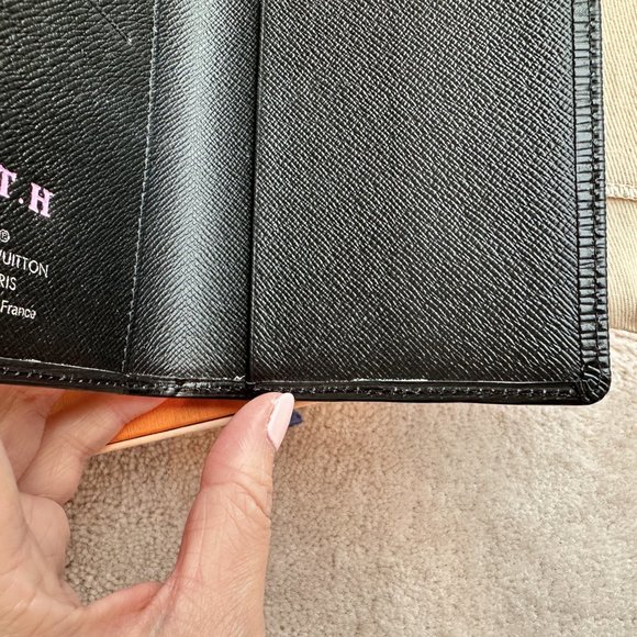 Authentic Louis Vuitton Pocket Agenda Cover in Black Epi Leather - Picture 5 of 10